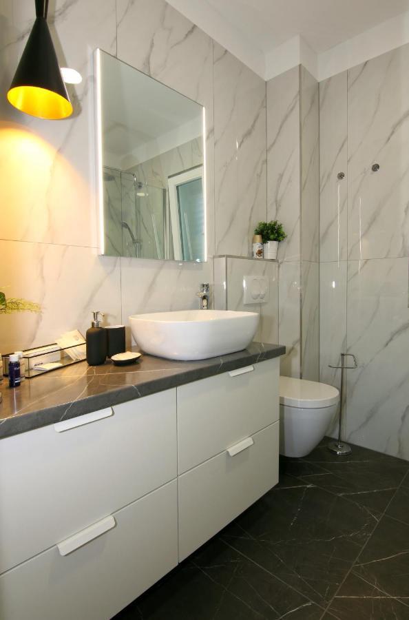 Apartments Tona Zaboric Bagian luar foto