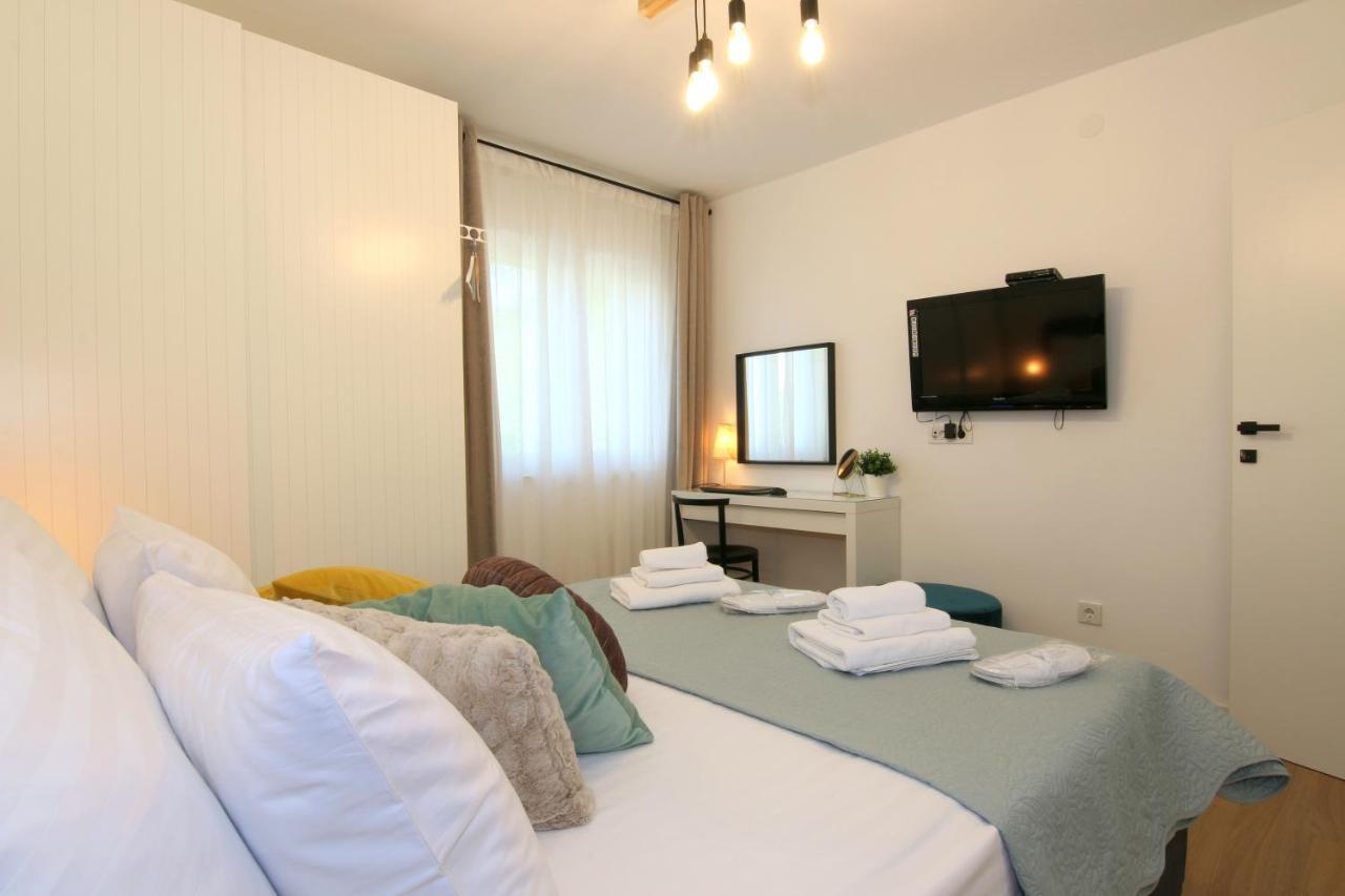 Apartments Tona Zaboric Bagian luar foto
