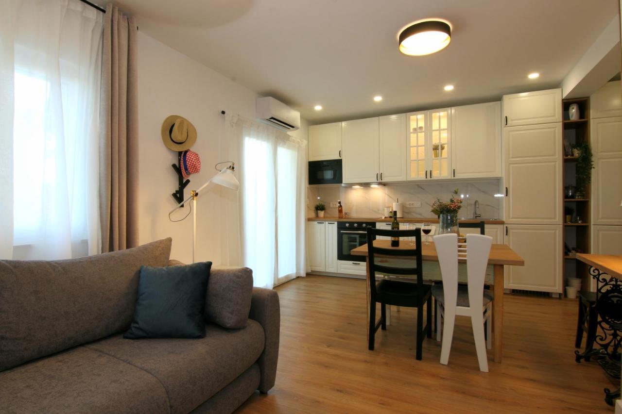 Apartments Tona Zaboric Bagian luar foto