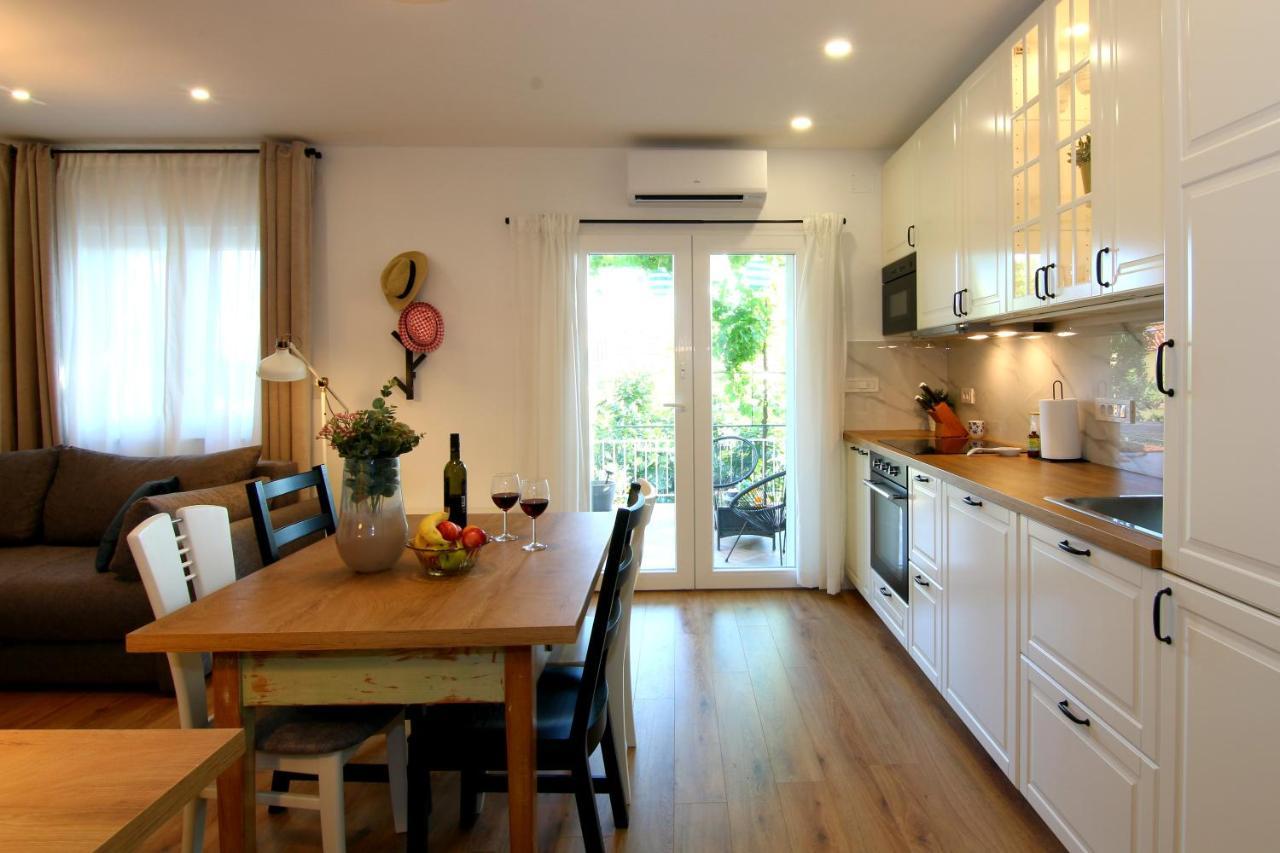 Apartments Tona Zaboric Bagian luar foto