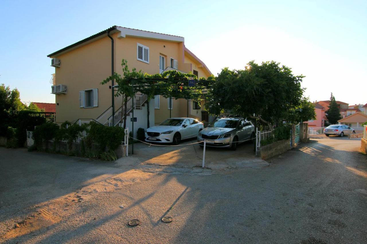 Apartments Tona Zaboric Bagian luar foto