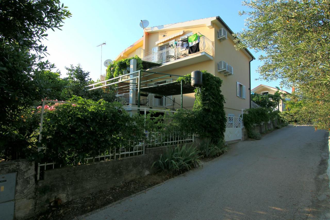 Apartments Tona Zaboric Bagian luar foto