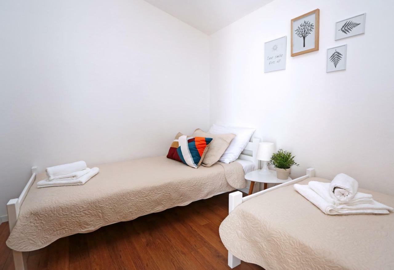 Apartments Tona Zaboric Bagian luar foto