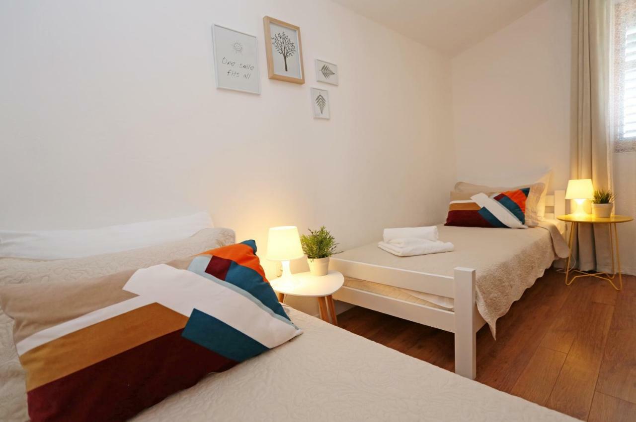Apartments Tona Zaboric Bagian luar foto
