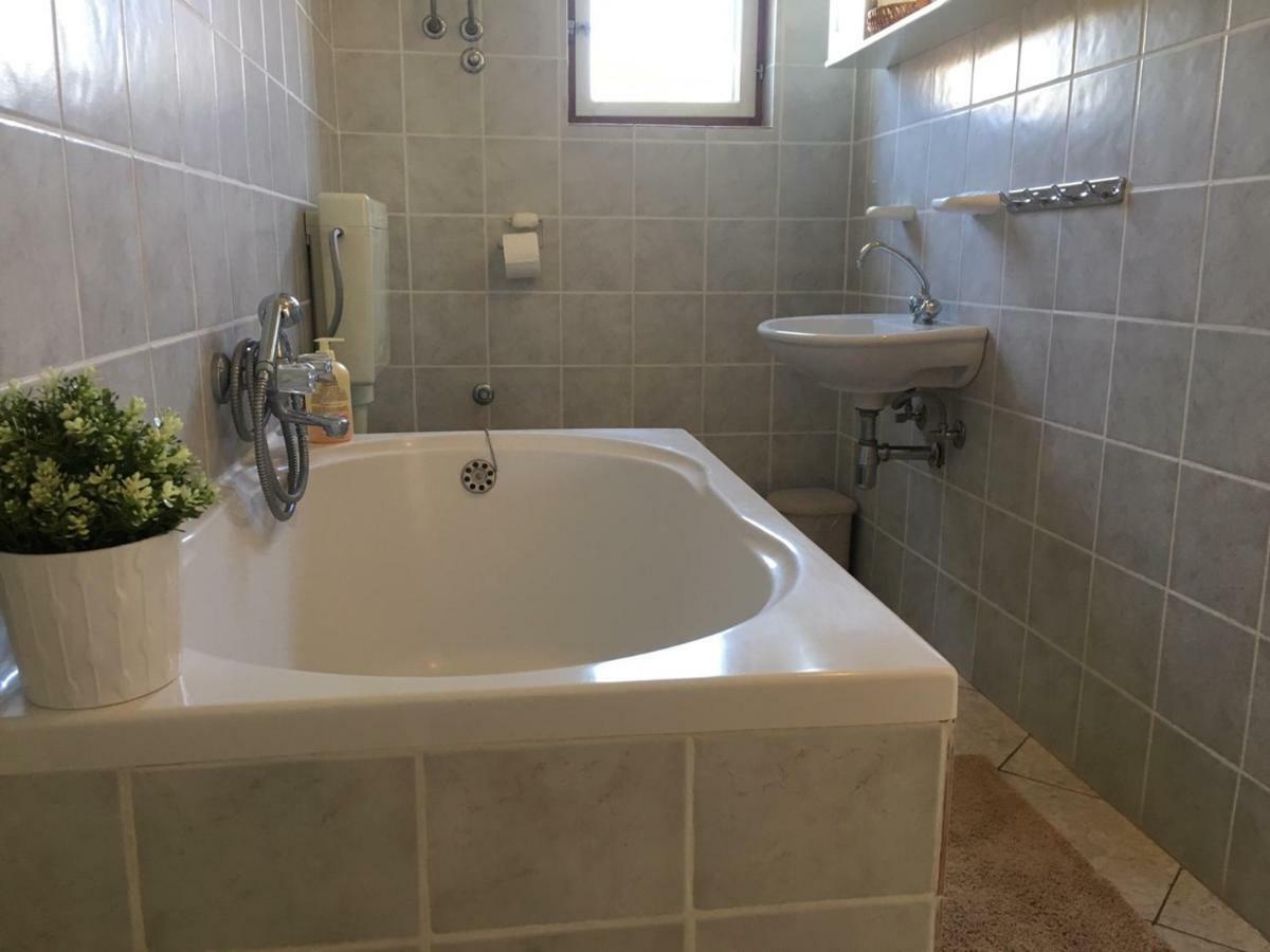 Apartments Tona Zaboric Bagian luar foto
